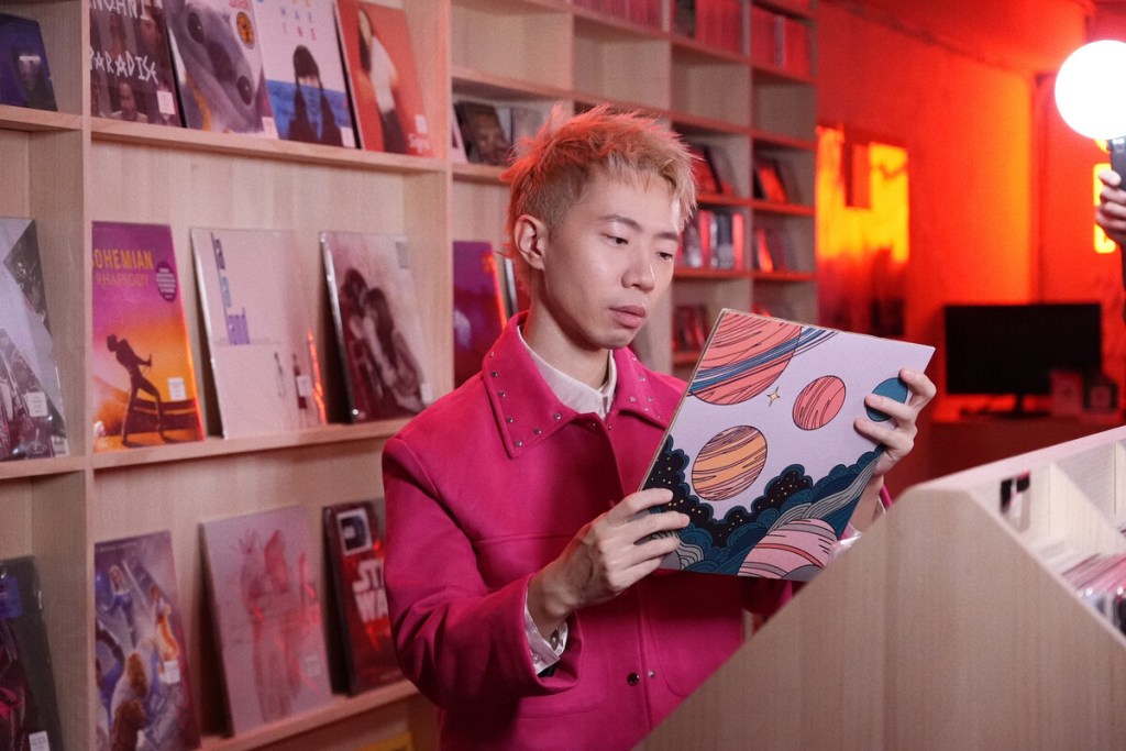 鄭興〈人類學家〉MV (照片提供:好的秋工作室)