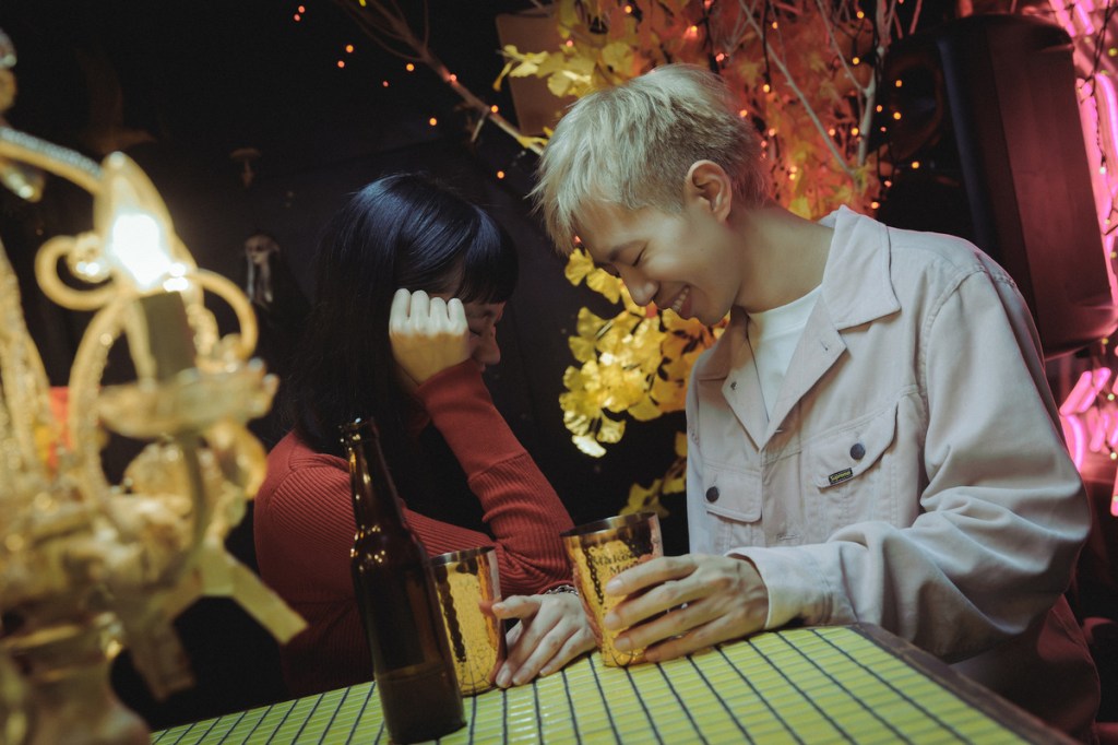 鄭興與阿超共創〈沒發生的愛情〉！MV與兩位東京模特兒詮釋曖昧三角關係