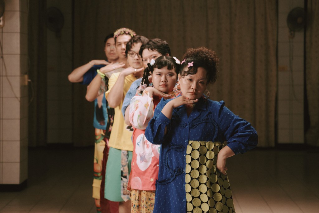 金曲樂團同根生」發新歌「指仙」邀原民YouTuber Ponay卜耐化身真人版指仙大跳手指舞降靈