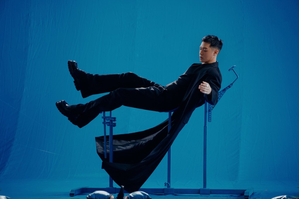 周湯豪推出〈TIL THE END〉MV (照片提供:環球音樂)