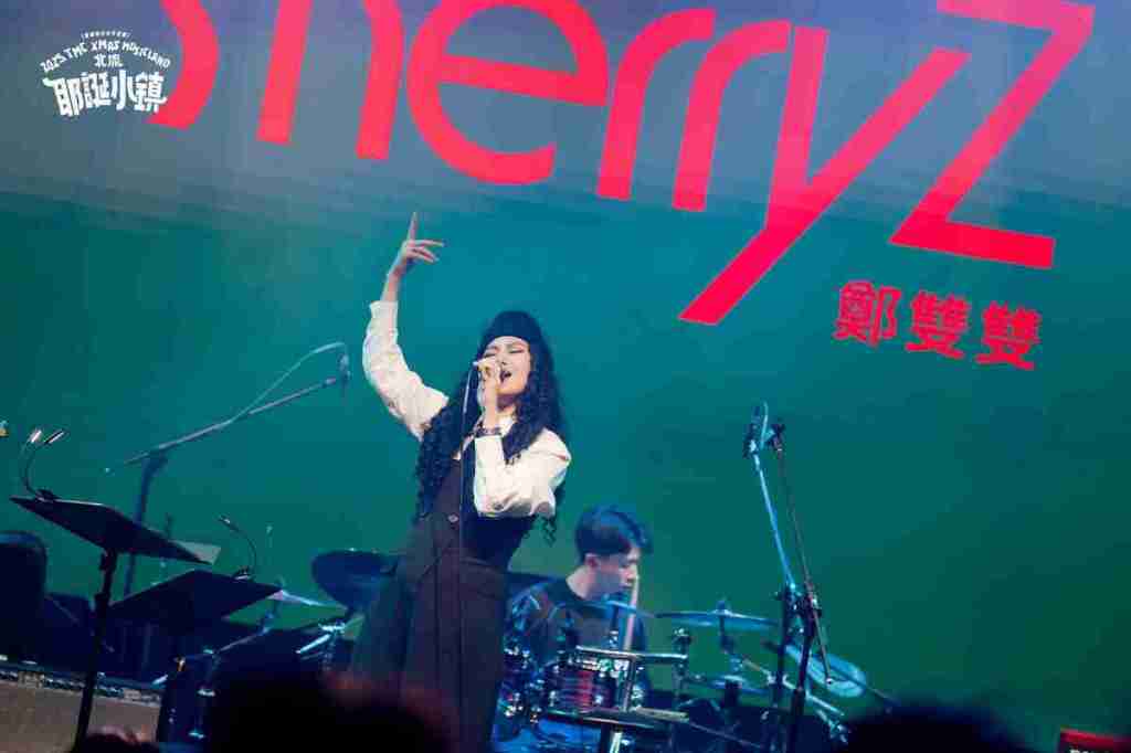 SherryZ 鄭雙雙用滿載能量的現場演出陪伴民眾迎接耶誕節到來。圖_北流提供
