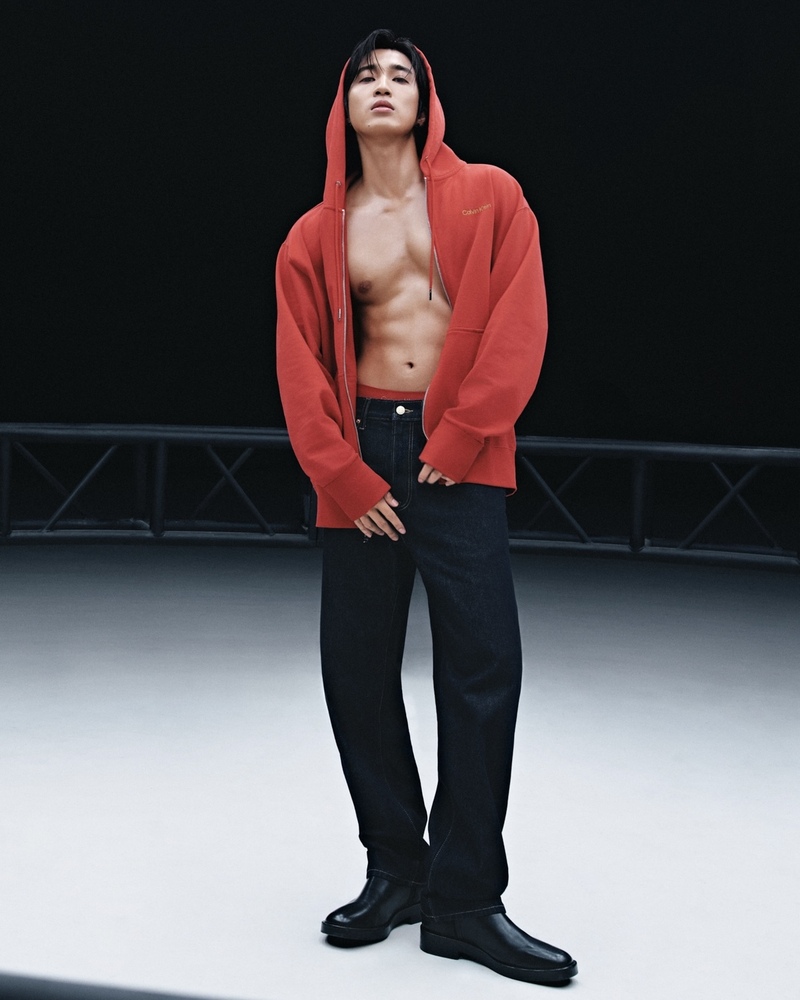 婁峻碩2026開春「紅」運當頭！裸身躍馬登國際時尚舞台拍攝CK春節形象大片舉手投足展現時尚性感