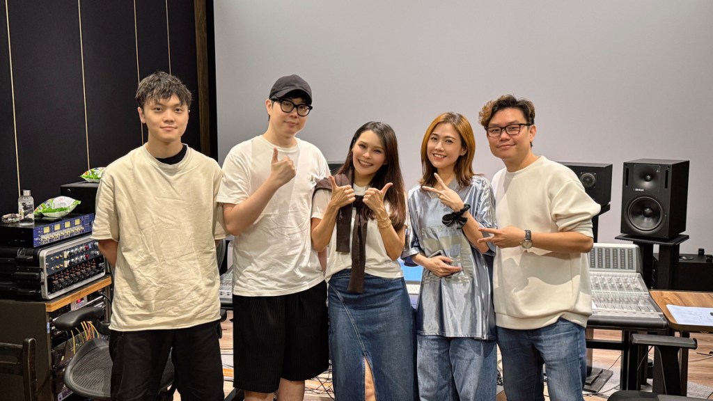 (左至右) 錄音師豐澤、林樂偉、周蕙、過節作者之一依依、伍家輝在新專輯有精彩合作。(圖/群石國際提供)