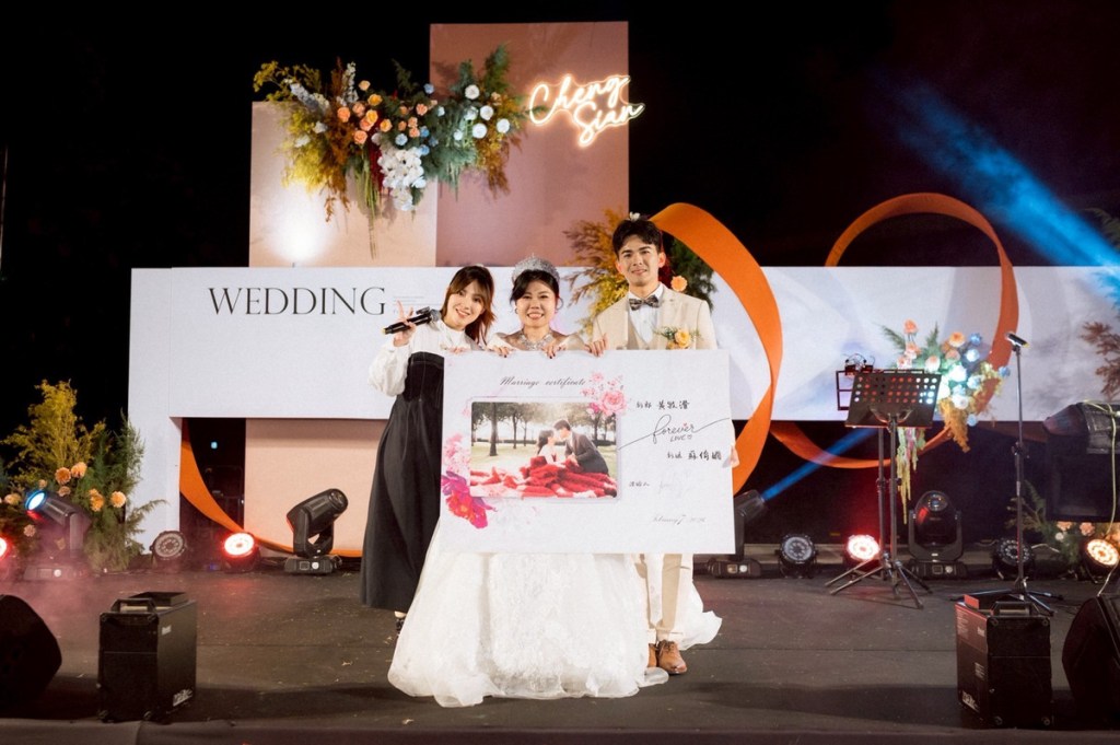 陳佩賢首次擔任歌迷婚禮證婚人 (照片提供:福茂唱片)