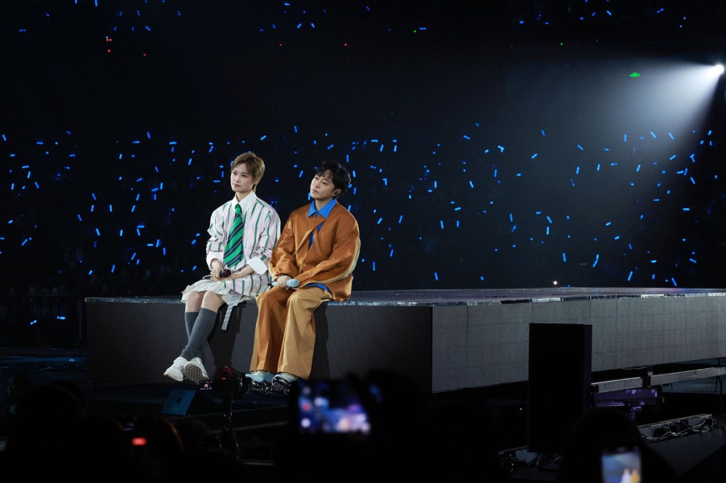 吳青峰連兩晚擔任李宇春演唱會嘉賓！為好友打造並合唱新歌〈春雨裡〉