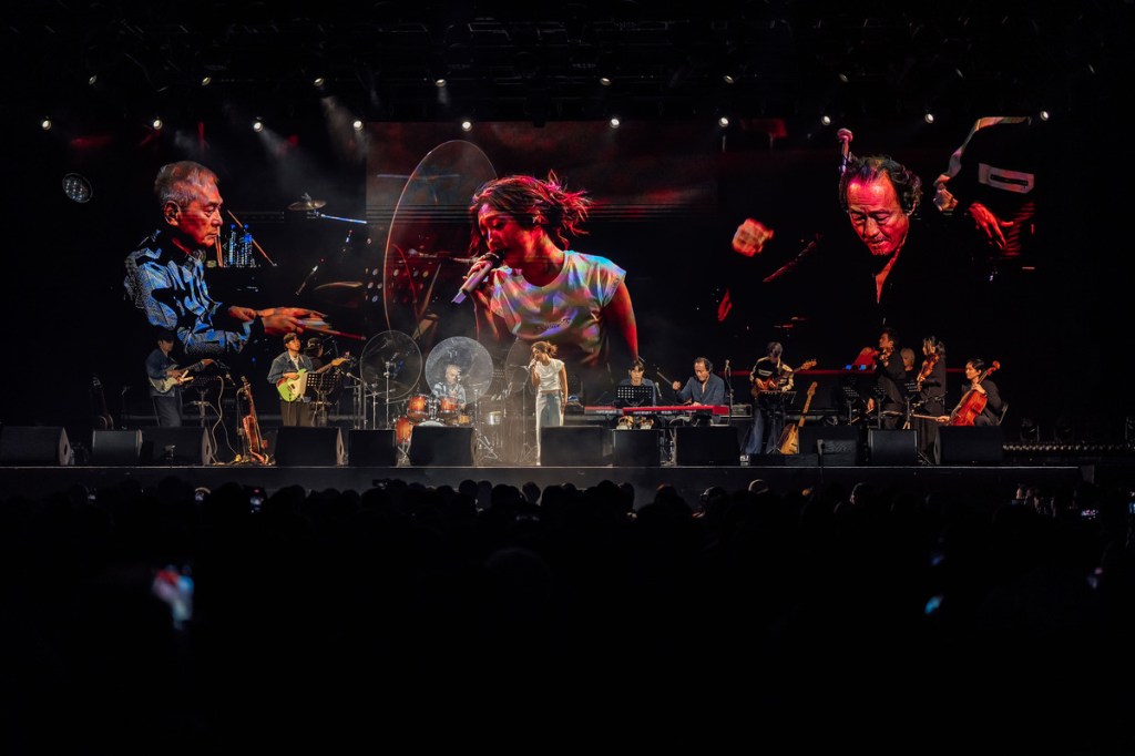 左起黃瑞豐、李竺芯、鍾興民同台演出《巷仔內的台南》深具跨時代的意義。(照片提供：果核音樂玫瑰森林農場)