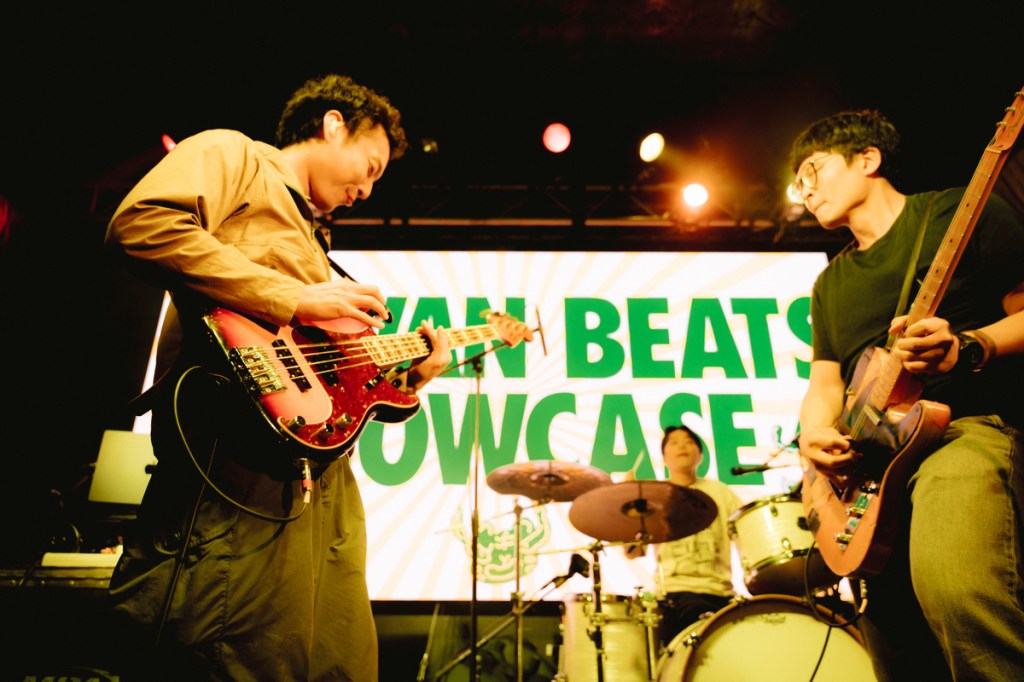 拍謝少年帶來經典歌曲〈暗流〉送給在德州打拼的臺灣人。