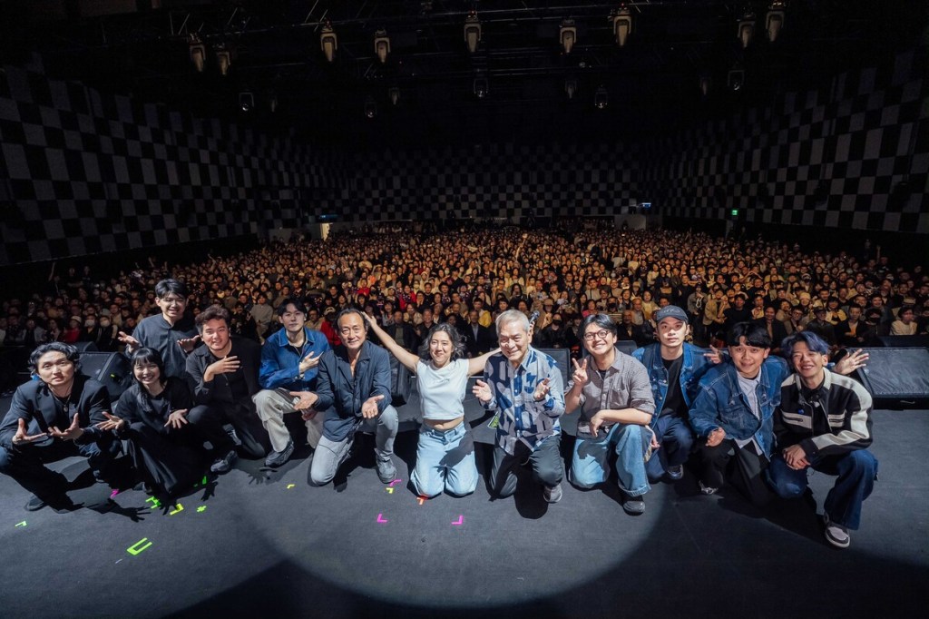 李竺芯《痟水 Siáu Suí》大合照。(照片提供：果核音樂玫瑰森林農場)