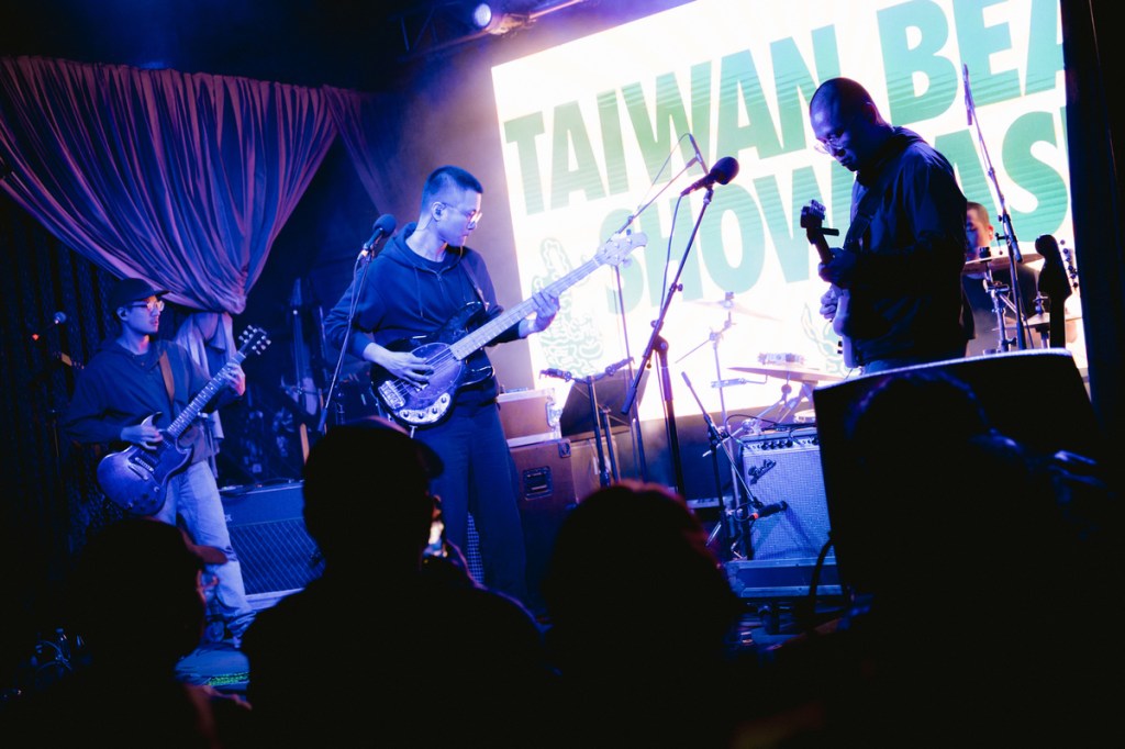 當代電影大師以強大的搖滾能量接力登台,不間斷的演出十首歌曲,讓台下沸騰、歡呼聲不絕於耳。