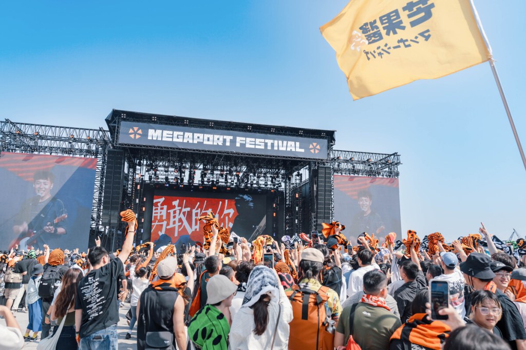 芒果醬在南霸天舞台初登場