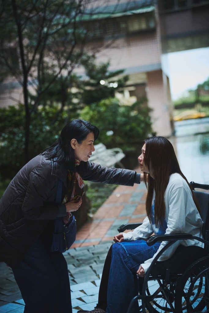 陳孝萱(左起)、蔡黃汝