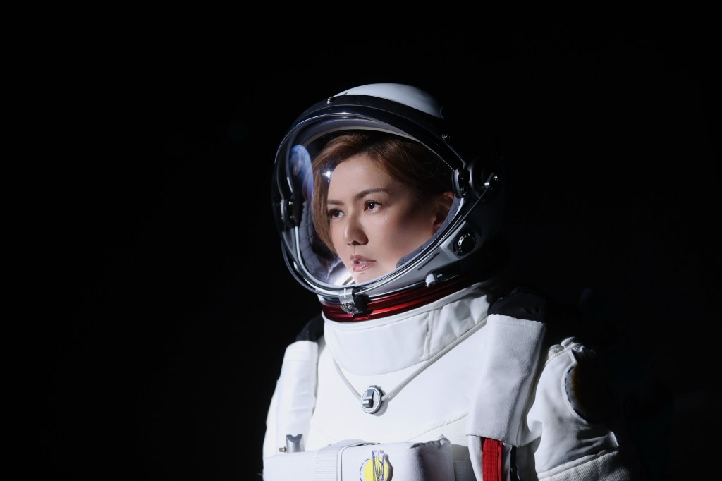 孫燕姿〈飛瀑而下〉MV (照片提供:Make Music)
