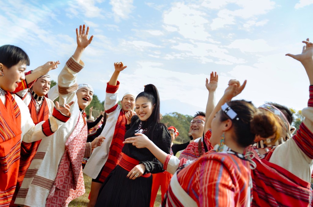 姑慕·巴紹攜手 HenrV 推出全新單曲〈Sapah 家〉(照片提供:街聲派歌)