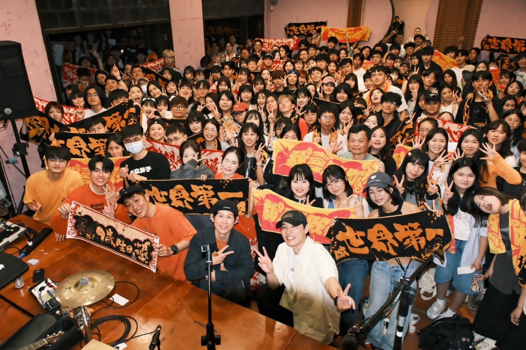 芒果醬迎接成軍九週年！舉辦不插電快閃馬拉松並重返音樂起點淡江大學