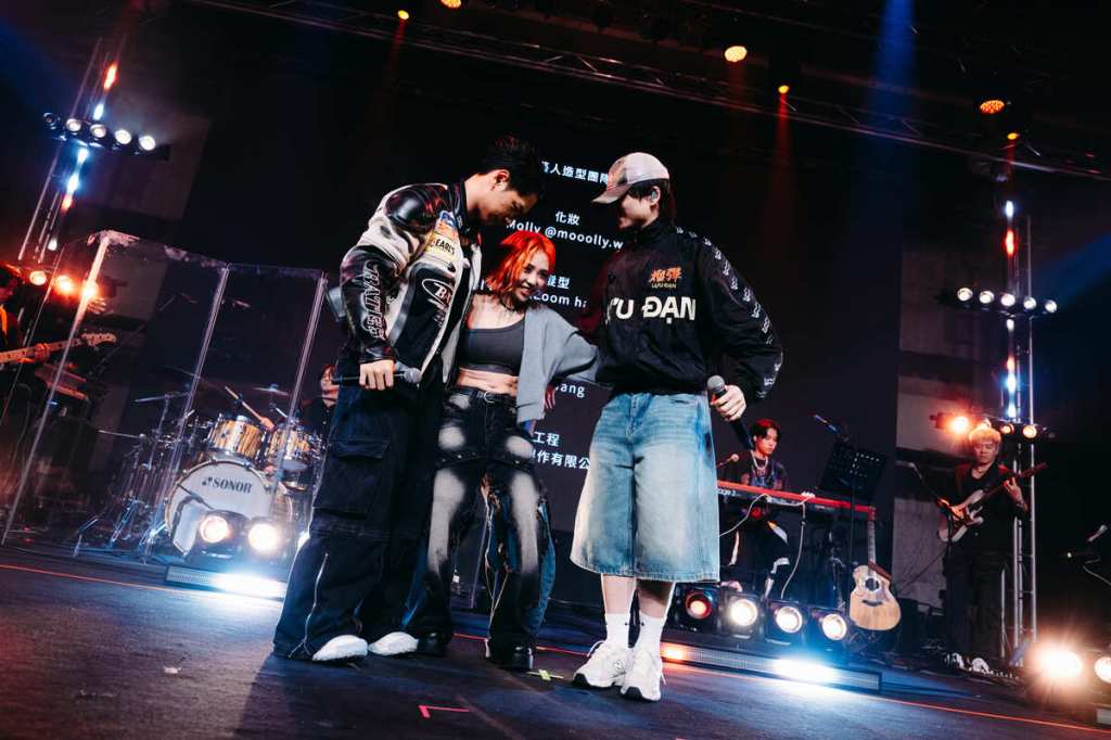 艾薇《BORN TO BE BRAVE》台中站合體邱鋒澤與吳霏