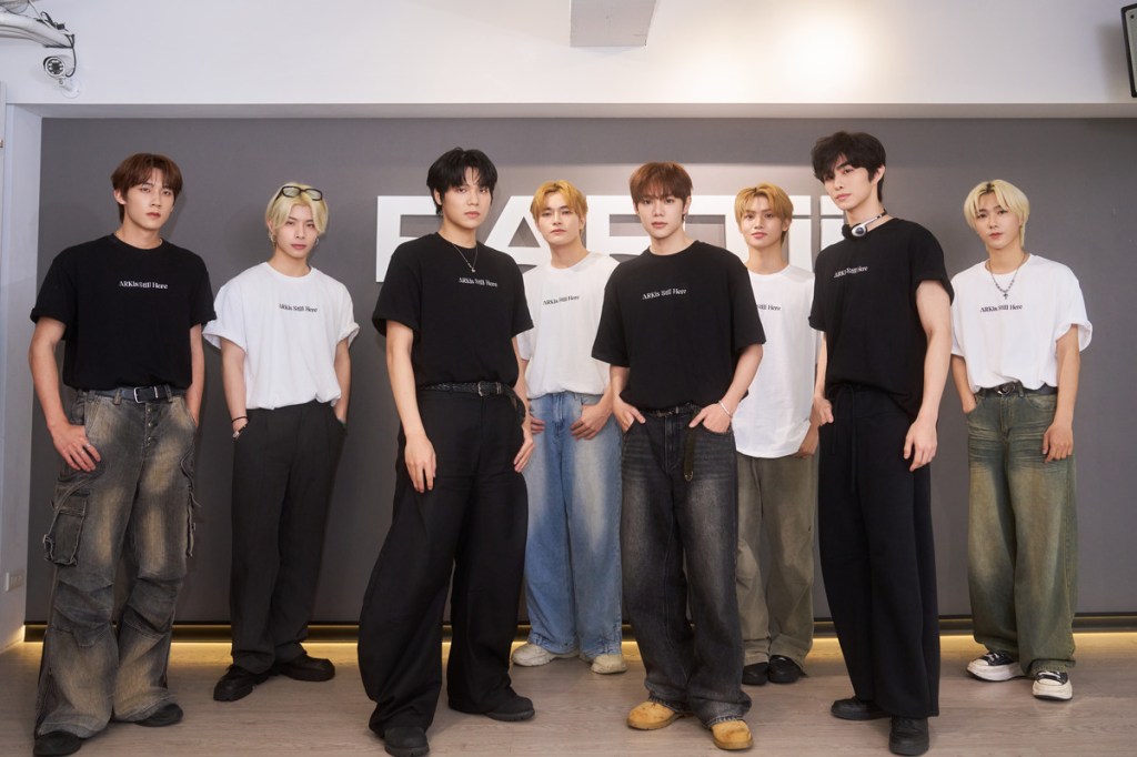 ARKis成員Vin（左起）、李東翰、Mikey、鄭彫秦、Alex、李定、禾雁凱和黃崇峻將在5月9日舉辦首場專場演唱會。（圖／量籽計劃提供）