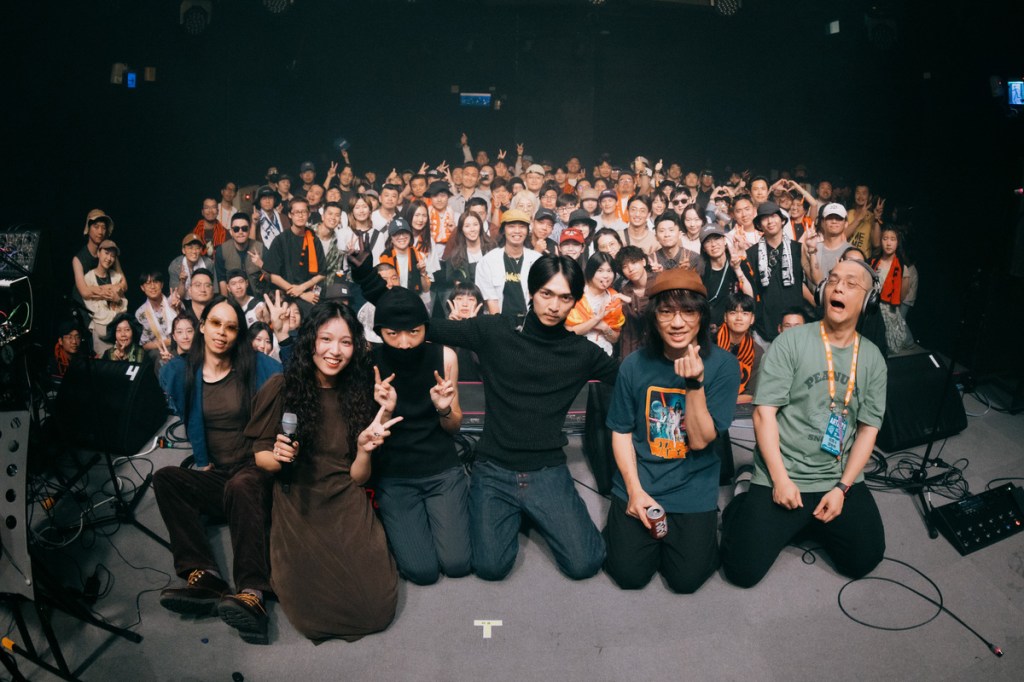 以「昭霖＆甜吻吻」的完整編制帶來新歌首演，吸引滿場觀眾支持（提供：出日音樂）