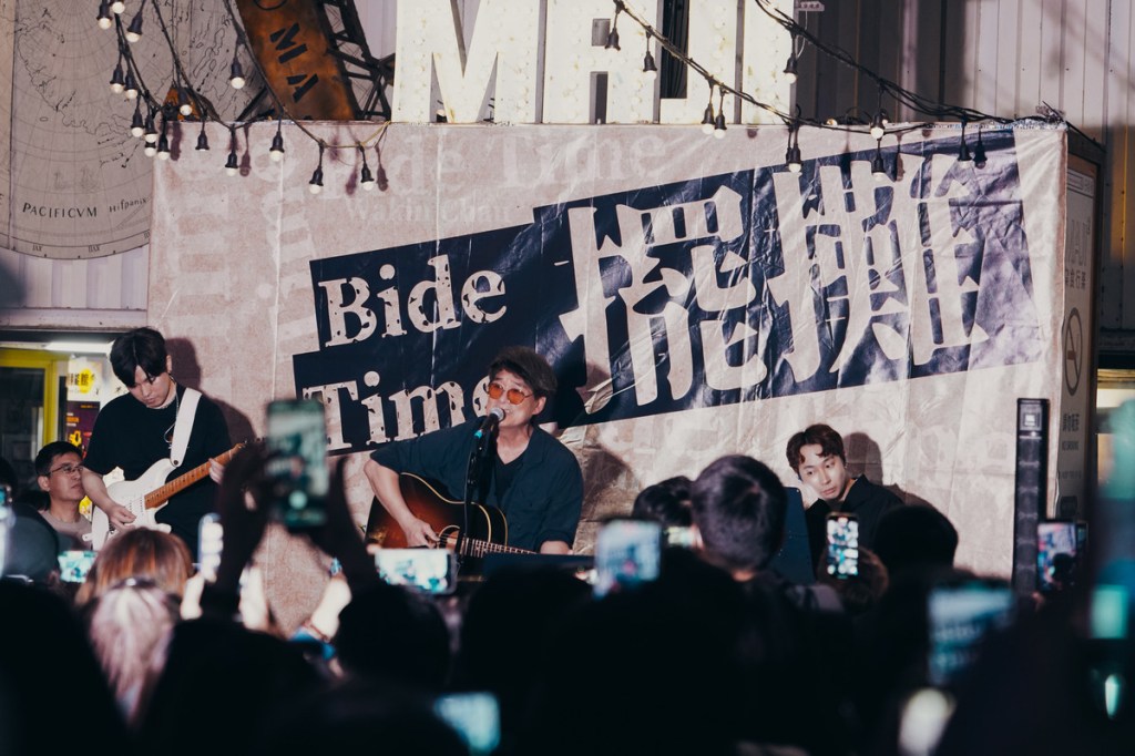 周華健「擺攤」驚喜現身街頭快閃演唱！預告將推出全新EP