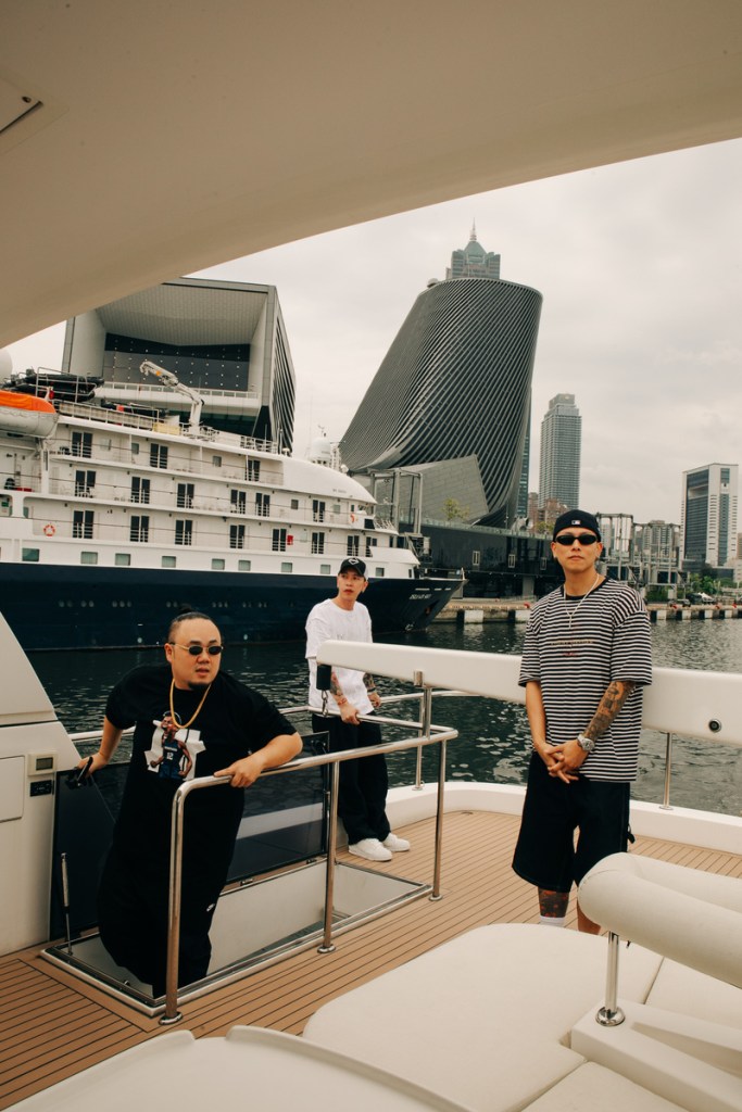 頑童MJ116 到高雄流行音樂中心珊瑚礁群好望角快閃宣傳 (照片提供:本色音樂)