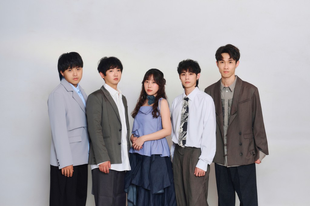 虎小島推出首張EP《背對光的時候》！9/19台北野地方舉辦專場