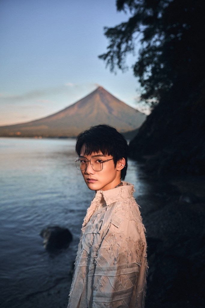 徐暐翔赴菲律賓馬榮火山拍攝〈愛火山的人〉MV (照片提供:索尼音樂)