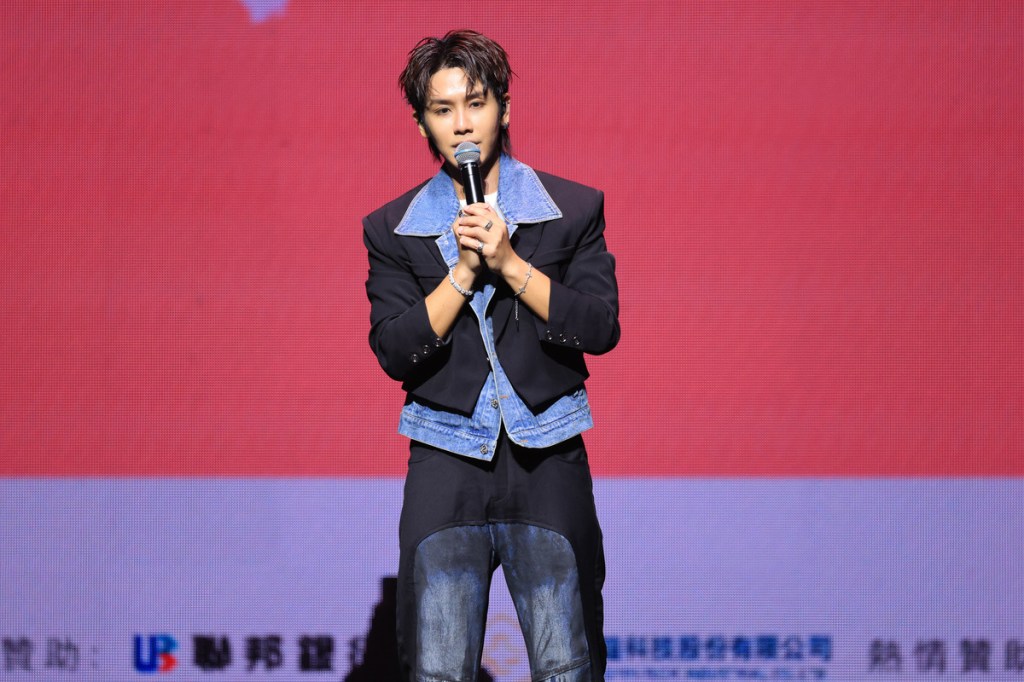鼓鼓呂思緯除了擔任演出者 更擔任活動主持人向大家致意