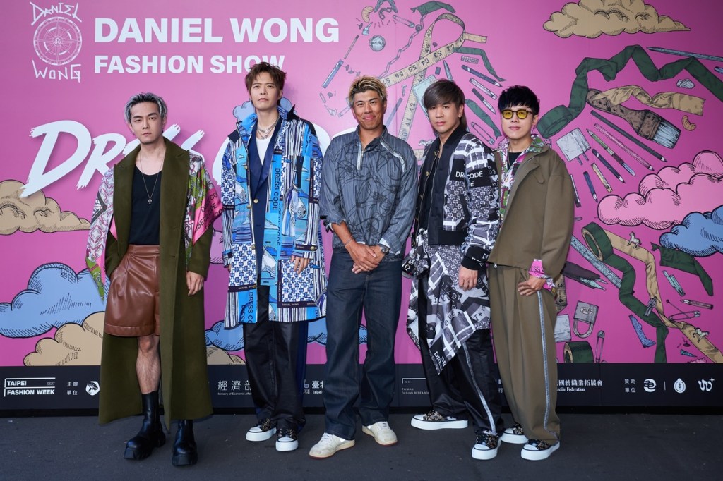 八三夭登Daniel Wong臺北時裝週發表！擔任開場走秀並飆唱經典